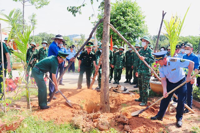 Dak Lak plants over 1,000 trees in celebration of Uncle Ho’s birthday