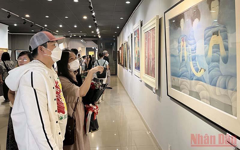 102 silk paintings on display in Ho Chi Minh City