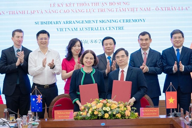 HCM National Academy of Politics, Australian Department of Foreign Affairs and Trade signs cooperative agreement