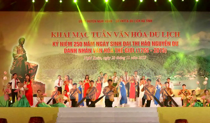 Ouverture de la Semaine culturelle et touristique de Nguyên Du à Ha Tinh