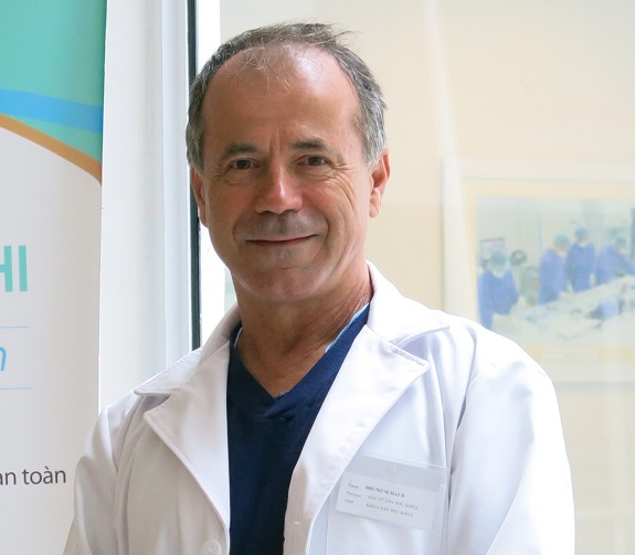 Une formation du docteur Bruno Schaub, gynécologue-obstétricien français, au Vinmec