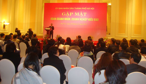 Rencontre avec des Vietnamiens d’outre-mer à Hanoi
