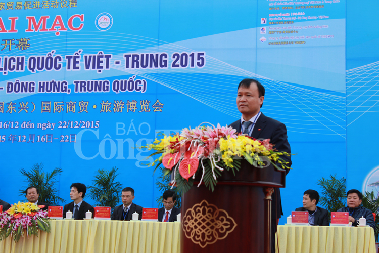 Ouverture de la foire internationale du commerce et du tourisme Vietnam-Chine 2015