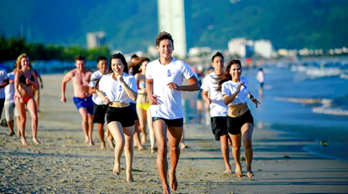 Plus de 5 000 personnes participeront à l’évènement Les pieds nus sur la mer à Da Nang