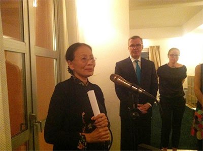 Le premier poète vietnamien reçoit le prix littéraire suédois Cikada