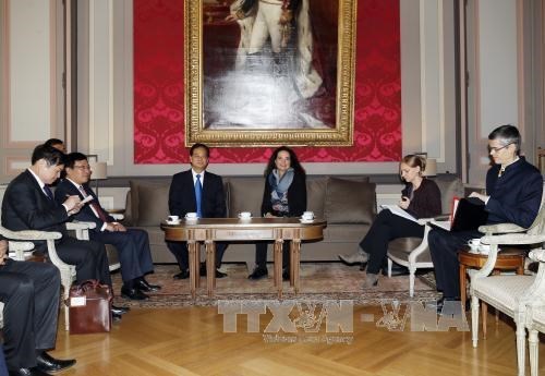 Le PM Nguyen Tan Dung rencontre des dirigeants belges