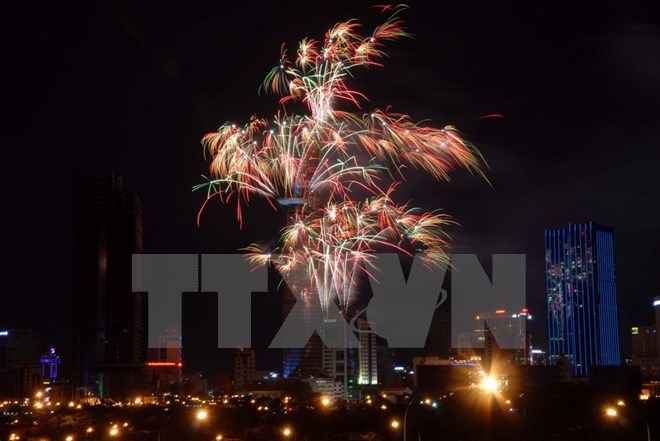 - Ho Chi Minh-Ville deux feux d artifice pour le Nouvel An