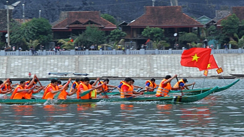 Diên Biên Ouverture de la Fête de la Course de bateaux - martinets 2016