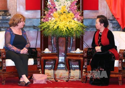 La présidente du groupe interparlementaire d’amitié France-Vietnam reçue par Mme Nguyen Thi Doan