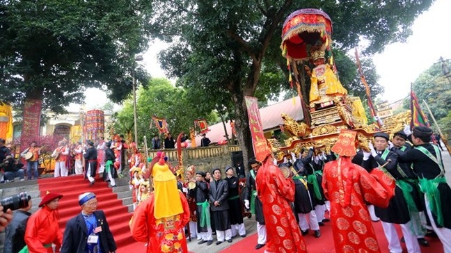 Offrande d’encens en hommage des rois de Thang Long - Hanoi