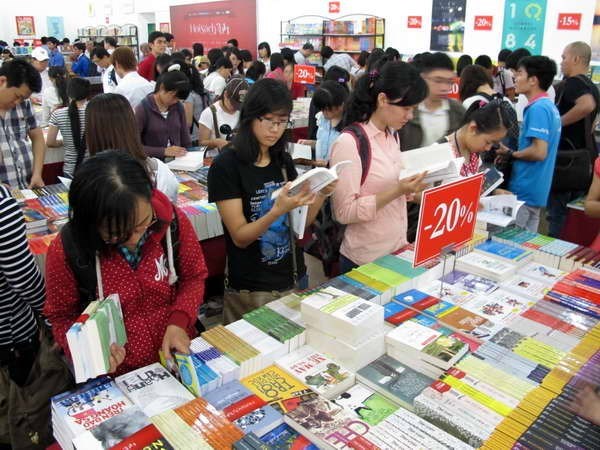 200 éditeurs participent au 9e Festival du livre d HCM-Ville
