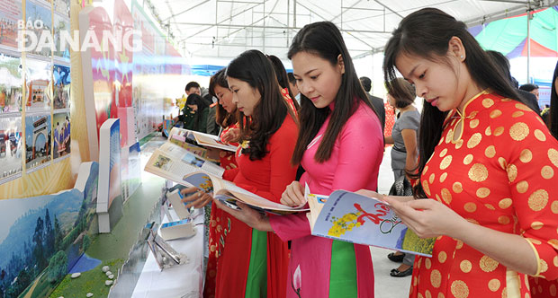 Ouverture de la foire aux journaux du printemps dans diverses localités