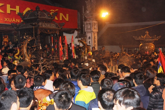 Fête de l ouverture des sceaux du temple Trân à Nam Dinh