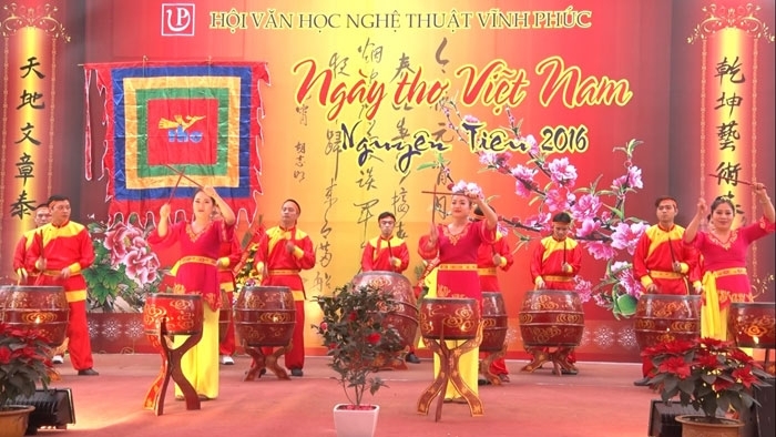 Vinh Phuc Diverses activités en écho à la Journée de la Poésie vietnamienne