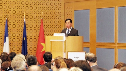 France Colloque «Vietnam, nouveau dragon asiatique»
