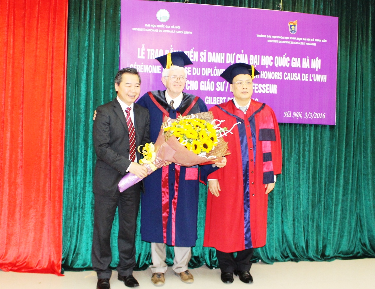 Le titre de Docteur honoris causa remis à un professeur français