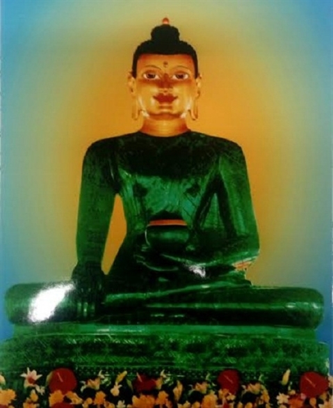 Quang Binh reçoit la statue du Bouddha de Jade pour la paix universelle