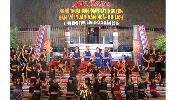 Festival des arts folkloriques du Tây Nguyên 2016