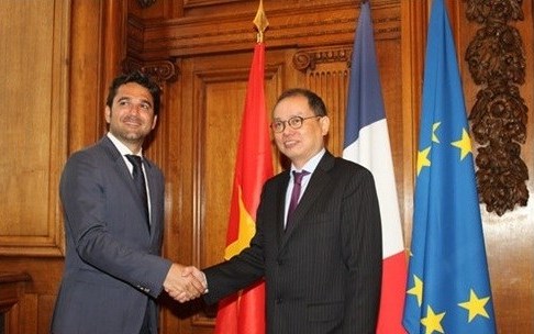 La ville française de Reims cherche la coopération économique avec le Vietnam