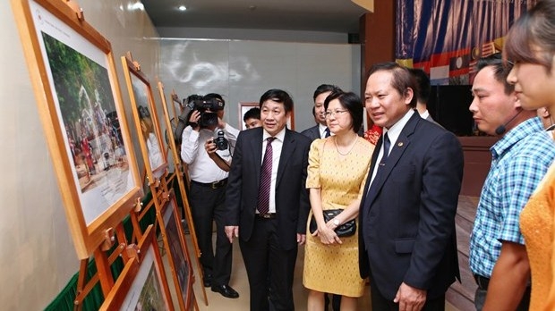 Quang Ninh accueille une exposition de photos et de films documentaires sur l ASEAN