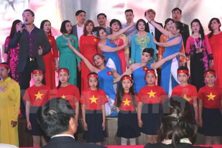 En République tchèque, ils chantent l amour de la mer et des îles du Vietnam