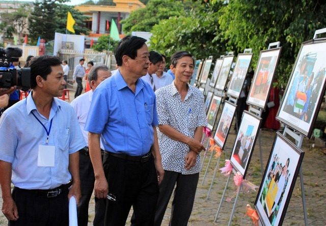 Ly Son  Exposition photographique sur la mer et les îles du pays