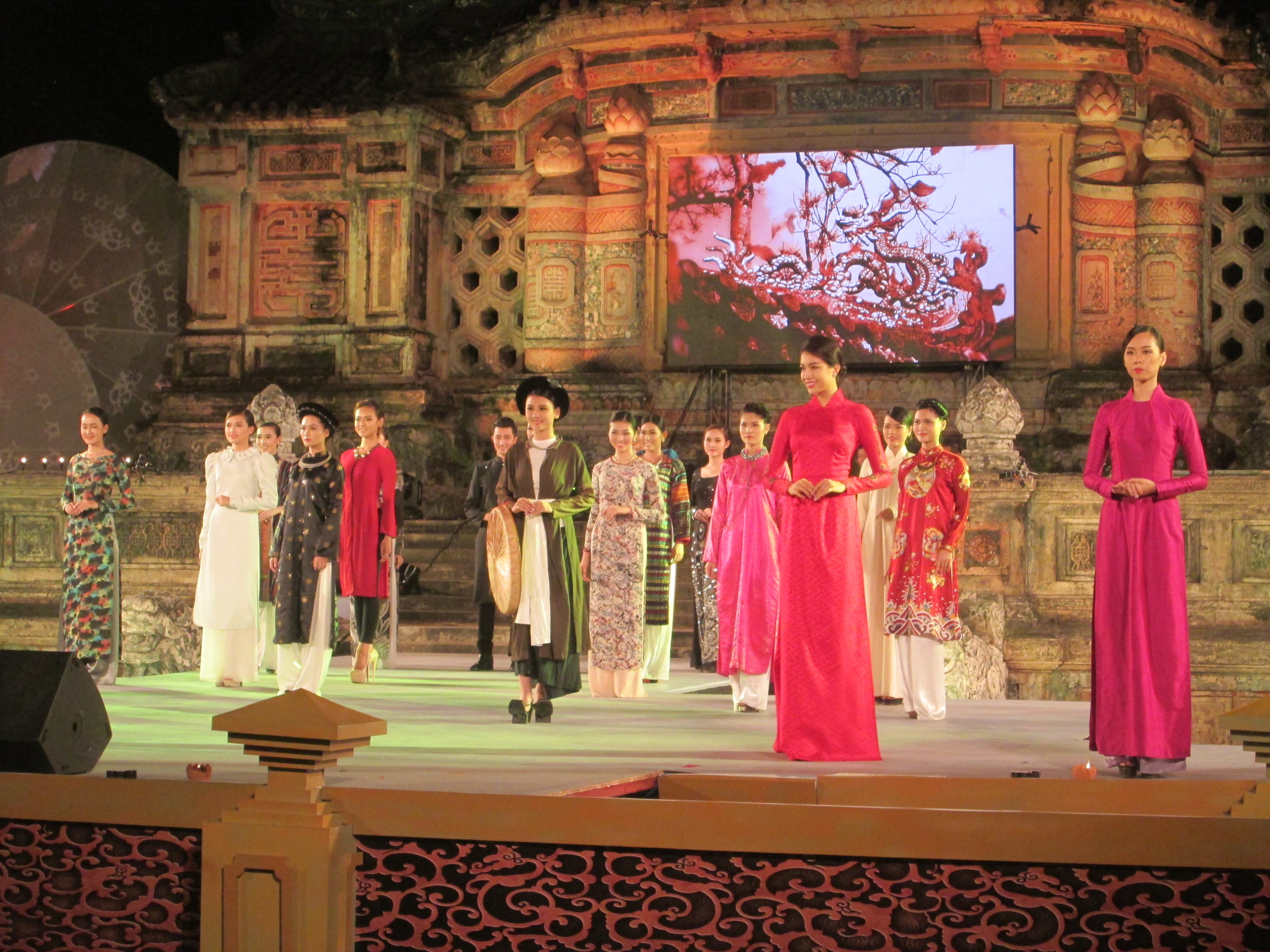 Défilé d’ao dai  Où commencent les légendes