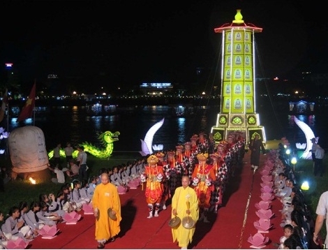 Festival de Huê Fête des lanternes bouddhiques de Quang Chiêu