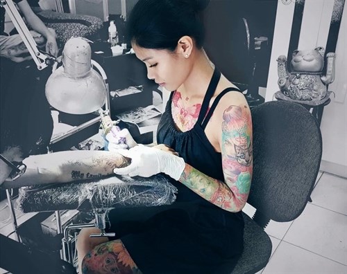 Une première convention internationale du tatouage a lieu au Vietnam