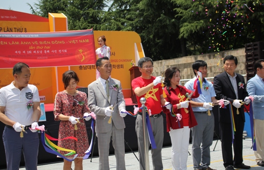 Ouverture d’une exposition photographique sur la mer Orientale en Corée du Sud