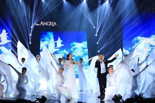 Gala de musique en plein air pour marquer l anniversaire de Ho Chi Minh-Ville