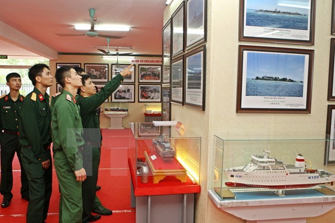 Exposition de cartes et d archives sur Hoang Sa et Truong Sa à Tra Vinh