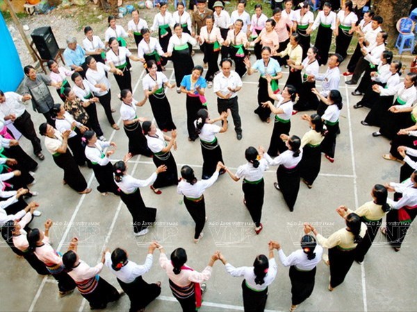 Elaboration d’un dossier sur la danse Xoe Thai pour l’UNESCO