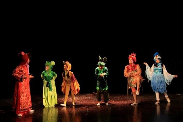 Le théâtre vietnamien «Le Coq» pour enfants interprété au Japon