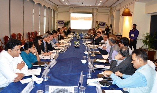 Une table ronde sur la Mer Orientale en Inde