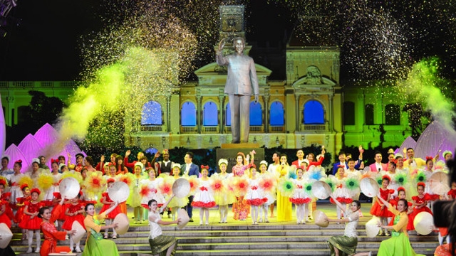 La soirée artistique spéciale célébrant Hô Chi Minh-Ville