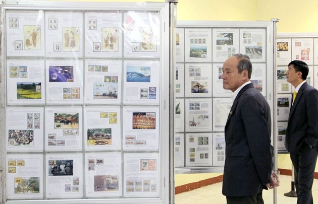 Dà Lat Ouverture d’une exposition de timbres-poste sur le Parti et le Président Hô Chi Minh