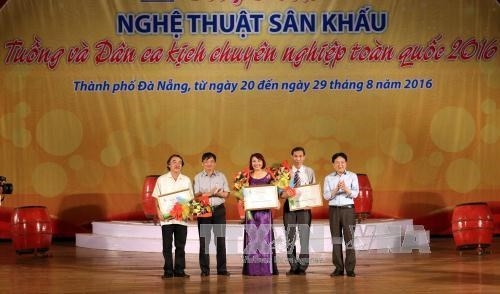 Clôture du Concours national de «tuông» et de théâtre populaire 2016