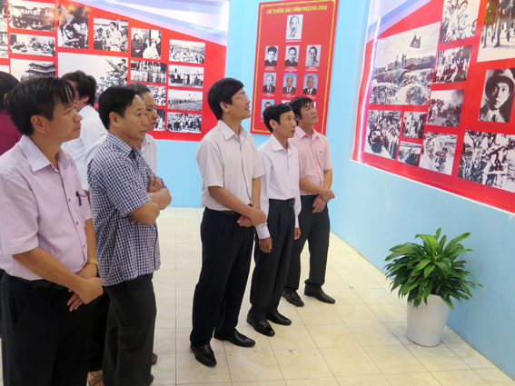 Hai Duong  exposition photographique en célébration de la Fête nationale 2 septembre