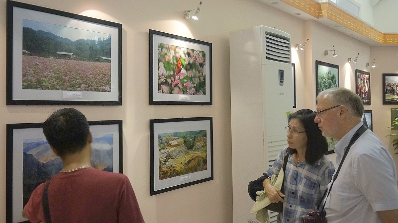 Exposition de photos et Semaine du film sur la beauté du Vietnam en Hongrie