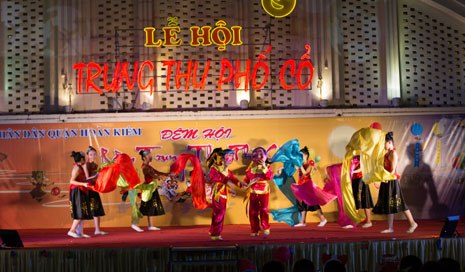 Fête de la mi-automne 2016 dans le vieux quartier de Hanoi
