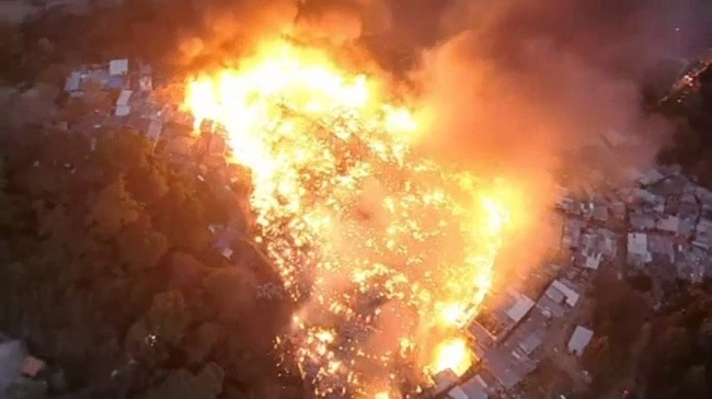 Brésil un incendie gigantesque ravage une favela de Sao Paulo