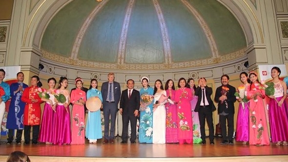 «Huong sac Viet Nam» attire l’intérêt des amis norvégiens