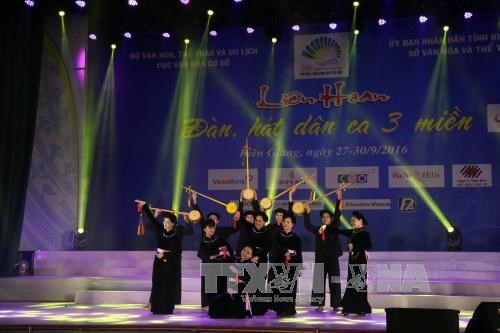 Ouverture du festival de musique folklorique à Kien Giang