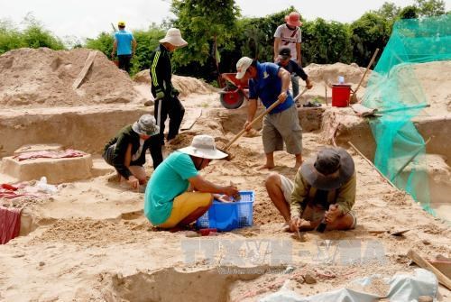 Fouille de tombes antiques dans la province de Binh Thuan