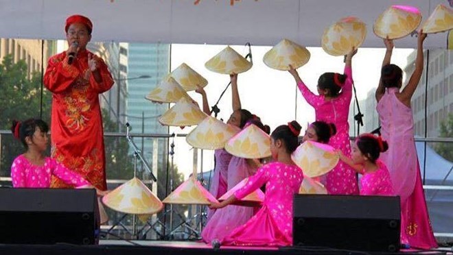 Le Vietnam brille à la 10e Fête de la diversité culturelle de Varsovie