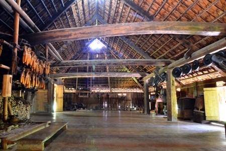 Exposition sur des héritages et antiquités culturelles de Hoa Binh