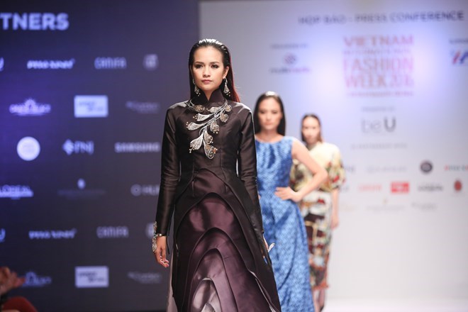 Plus de 20 défilés à la Semaine de la mode internationale du Vietnam automne-hiver 2016