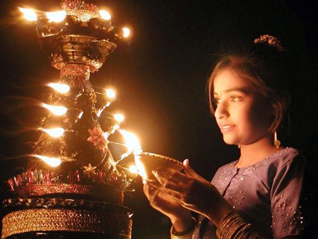 Diwali, la fête hindoue des lumières, célébrée à Hanoi