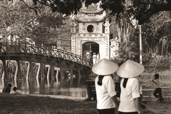 Publication d un livre de photos sur Hanoï d un ancien diplomate britannique